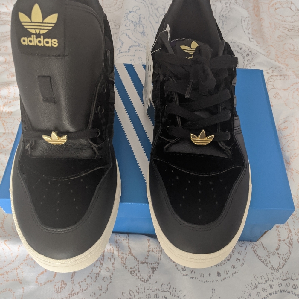 Adidas rivalry low